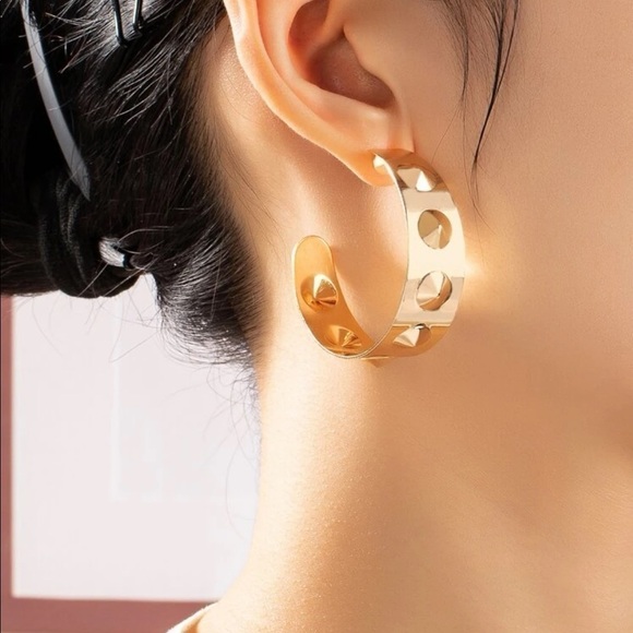 𝅺GOLD Spiked Hoop Earrings - Picture 1 of 2